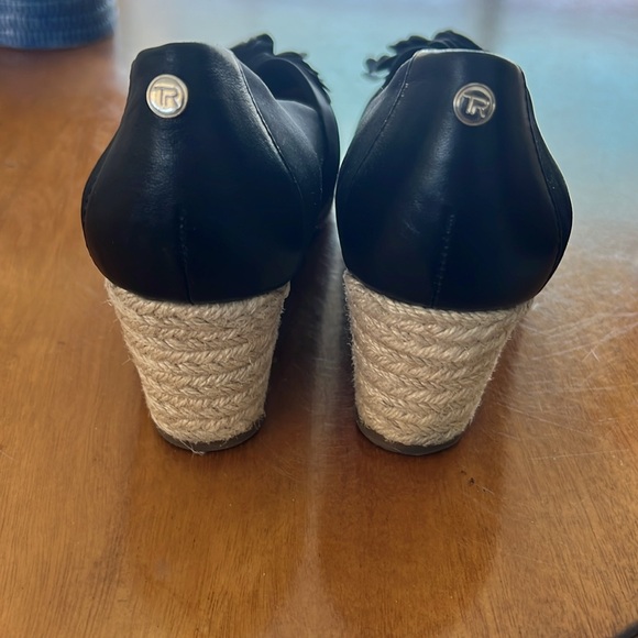 Taryn Rose Espadrilles black stretch like new size 7B - Picture 5 of 5